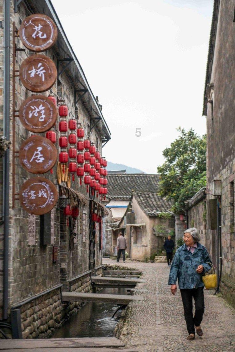 电脑自动黑屏怎么关闭